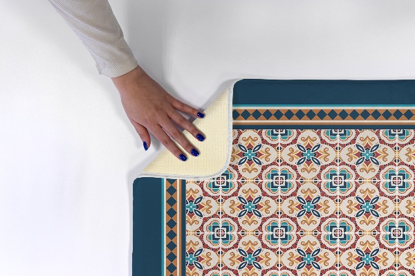 Covor Model geometric cu ornamente vegetale