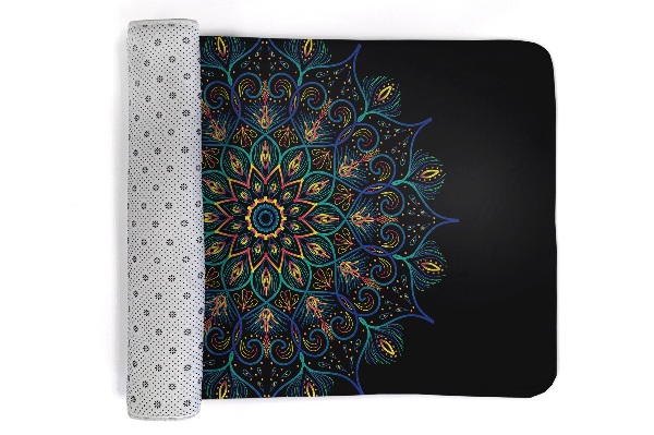 Covor Mandala colorată pe fundal negru