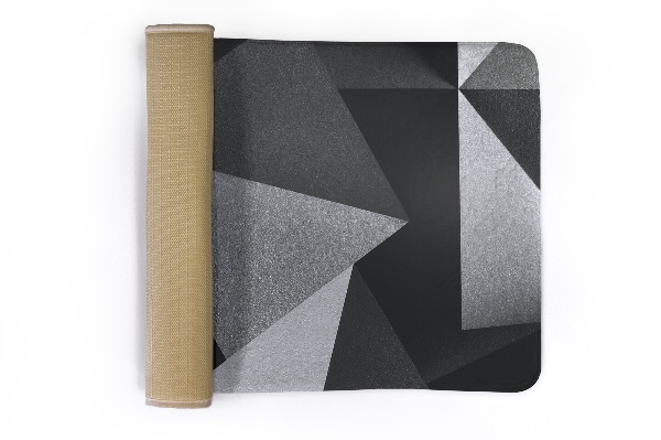 Covor Triunghiuri geometrice negre și gri