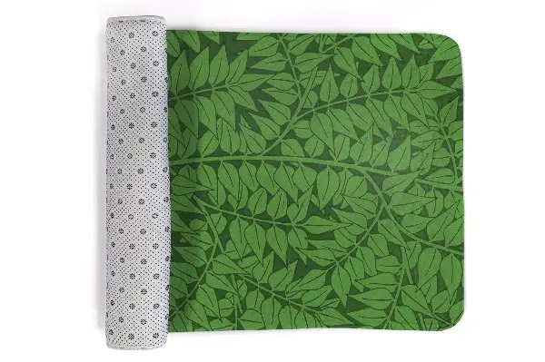 Covor Frunze pe un fundal verde