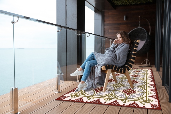 Covor de exterior pentru terasă model geometric