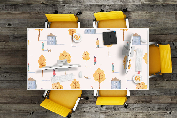 Mapa de birou Case printre copaci
