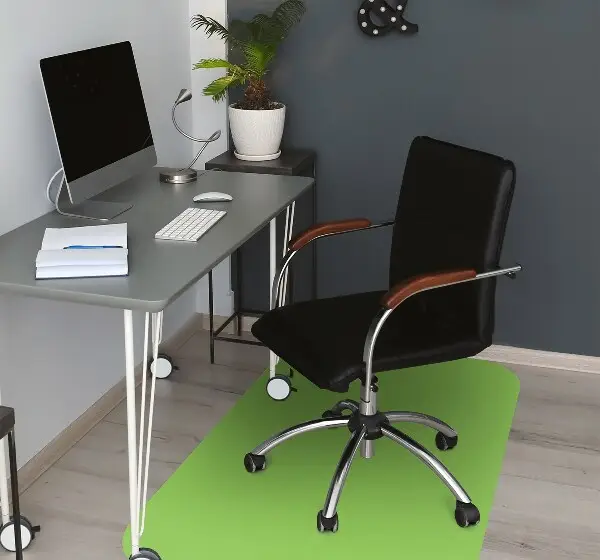 covoras protectie podea de culoare verde Pastel